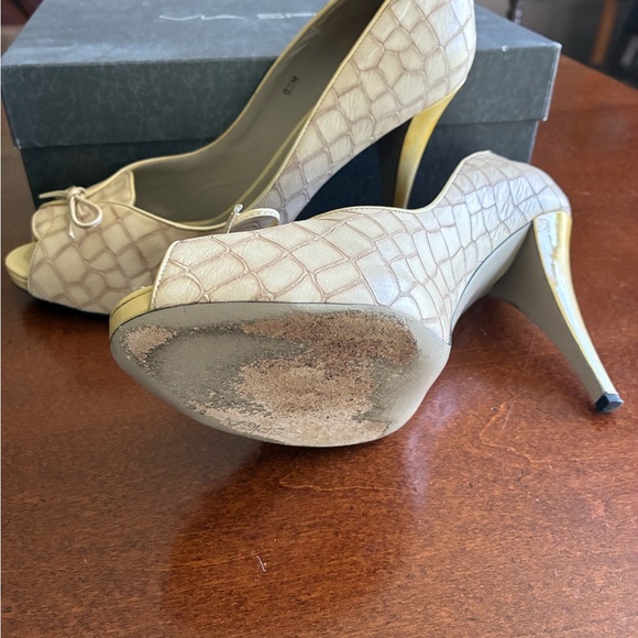 Via Spiga Quill Chalk Crocodile 4” Stiletto Heels Sz 9.5M - Picture 2 of 6